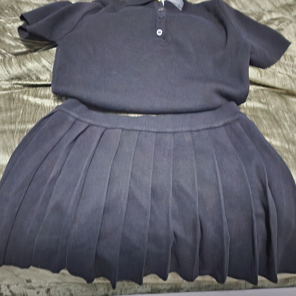 Stylish Black Pleated Skirt Set